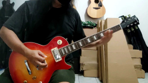 Gitar elektrik GIBSON LES PAUL STANDARD China warna Cherry Sunbrust rock metal jazz punk dangdut