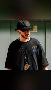 เสื้อยืดผู้ชาย สีดำ ทรงหลวม ท็อปส์ซู สีขาว สีดำ สีดำ ผู้ชาย ชุด M-4XL