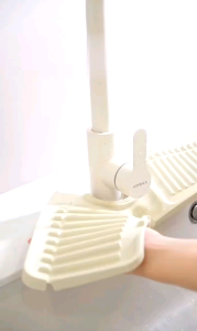 Alas Tatakan Pelindung Kran Air Wastafel Dapur Silikon / Silicone Kran