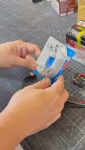 หลอดไฟหน้า 3ขา  H4 หลอดสีฟ้าแสงขาว มอเตอร์ไซค์ คุณภาพดี BJN