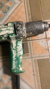 siết bulong hitachi 100v-360w đầu 1/2