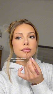 Chì Kẻ Viền Môi Đậm Chất Âu Mỹ Trendy Natural Lipliner