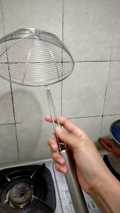 Serokan gorengan Saringan minyak tirisan gorengan serokan mie