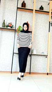 Set rajut garis dan rok polos