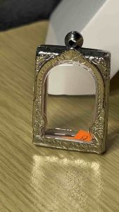 กรอบพระ ทรงสมเด็จยกซุ้ม สแตนเลสแกะสลักแบบเรียบและลายไทย กรอบพระเครื่อง กรอบพระสำเร็จ ตลับพระ