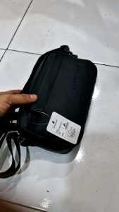 Tas Tangan Trendi dan Handbag Pria Terbaru