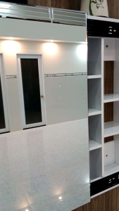 kệ treo tường kèm gương nhà tắm