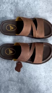 Sendal kulit pria premium elegan dan casual