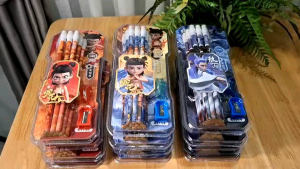 ดินสอไม้12ชิ้น/แพ็ค ลายการ์ตูนNezha น่ารักๆ3แบบให้เลือก มาพร้อมปลอกดินสอ กบเหลาดินสอ พร้อมส่ง