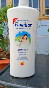 Sửa tắm family chai  1200ml đậm đặc hương thơm dịu mát kháng khuẩn giúp da cấp ẩm trắng sáng mịn màng
