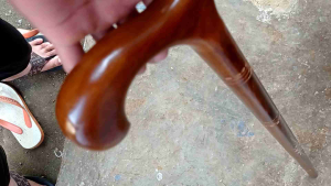 Tongkat kayu jati motif ukir / alat bantu jalan