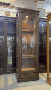 ตู้โชว์ไม้สัก สูง 200 x กว้าง 65 x ลึก 48 cm. ตู้ไม้สัก ตู้กระจก มีไฟ (จัดส่งทั้งตู้) 4 ชั้น กระจก 3 ด้าน สีเสี้ยนดำน้ำตาล ไม้สักแท้ ทุกชิ้นส่วน ตรงปก