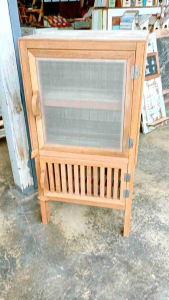 ตู้กับข้าวไม้ ตู้โชว์สำหรับเก็บของสไตล์วินเทจ เฟอร์นิเจอร์ไม้จริง ตู้ไม้คลาสสิค ตู้ไม้ย้อนยุค ทำจากไม้จริง