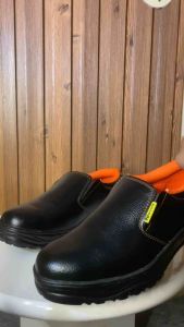 Sepatu Kerja Safety Slip On Ujung Besi & Boots Hitam Pria Shoes