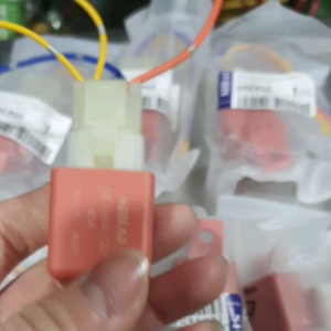 com bo 10 rơ le 4 chân song song  40a 12v 24v sihai cao cấp kèm rắc bảo vệ đồ điện( kèm đế) dây đồng