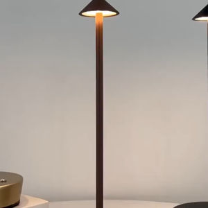 D066 Đèn ngủ hình nấm đèn bàn sạc đèn bàn LED đầu nhọn đèn bàn ngoài trời đèn quầy bar đèn trang trí
