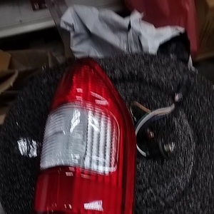 ไฟท้าย isuzu ดีแมก  Dmax ปี 2003 ข้างขวาคนขับ มีขั้ว