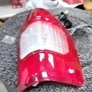 ไฟท้าย isuzu ดีแมก  Dmax ปี 2003 ข้างขวา มีขั้ว