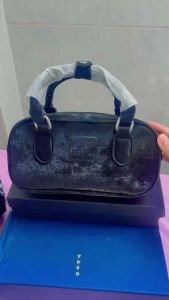 Túi xách quảng châu giá rẻ miumiu đen nhung size 20 cm đơn giản sang trọng xinh xắn thời trang