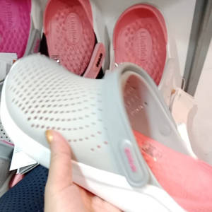 รองเท้าสุขภาพรองเท้าCrocs LiteRide รองเท้าสวม หัวโต แฟชั่น เบา สวมใส่สบาย