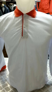 Kaos Putih Lis Merah Kerah Tangan Panjang: Pilihan Nyaman untuk Sehari-hari