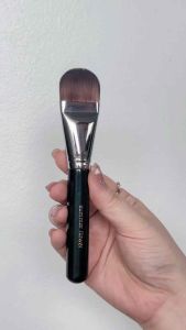 ลูกค้ากับแปรงลงรองพื้นหัวแบน Flat Foundation Brush ได้ลุคงานผิว ราคาที่สะดวก