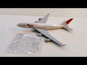 Japan Airlines JAL B777 Diecast Metal Airplane 6 inches with Stand - Collectible Model