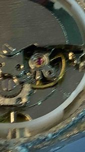 Đồng hồ nam automatic mặt 1 lịch còn đẹpcơ tự động lỗi không chạy size nam 35mm  vỏ xi xấu  máy đẹp bị rơi 2 bánh răng như ảnh bán tự sửa chữa hoặc lấy linh kiện