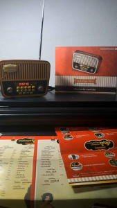 วิทยุทรานซิสเตอร์ชุดรวมเพลง "แม่ไม้เพลงไทย"เพลงไทยลูกทุ่งและลูกกรุงใช้ได้ปกติ มือสองของครบ ฟังได้ทั้งเพลงและวิทยุ