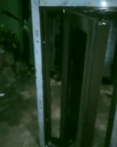 JENDELA ALUMINIUM KACA  MODEL JUNGKIT/SWING MOTIF POLOS UKURAN T120xL60 komplit tinggal pasang