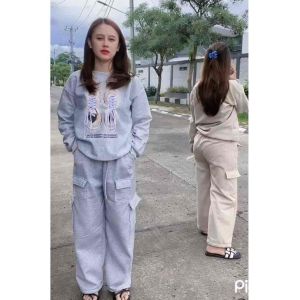 ONE SET SHOES BASIC DAN JOOLY UP CARGO BAHAN PREMIUM FLEECE / SETELAN WANITA TERBARU 2024 / SETELAN WANITA KOREAN STYLE / ONESET WANITA KOREAN STYLE / ONESET WANITA TERBARU / ONESET WANITA VIRAL TIKTOK / BAJU ONESET SHOES