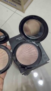 Vocallure Ultra Glow Highlighter: Penampilan Cerah yang Mengagumkan
