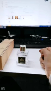 Reed Diffuser Alat Pengharum Ruangan Parfum Essensial Oil Hiasan Stik Kayu + Bunga