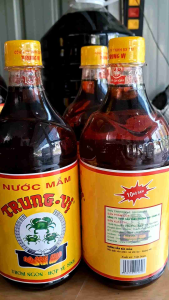 thùng 15chai nước mắm trung vị 3 con cua 850ml  đậm đà thơm ngon đúng vị .hạn sử dụng luôn mới