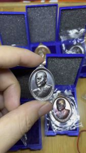 รวยตลอด หลวงพ่อสุริยันต์ เหรียญสวย พิธีดี 8.8.67 รับประกันแท้ มีปลายทาง