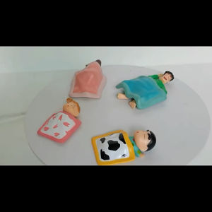 Mô hình Shin Cậu bé bút chì - Gia đình Nohara Shinnosuke Hiroshi Misae Himawari đắp chăn nằm ngủ - Shinchan dễ thương