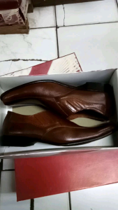 Sepatu Formal: Pilihan Terbaik untuk Acara Bisnis & Formal