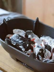 เตาบาร์บีคิวอเนกประสงค์ที่ใช้งานได้หลากหลาย A multi-functional barbecue grill with multiple uses