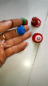 Một bộ con quay mini bằng nhựa rất đẹp Giao màu ngẫu nhiên