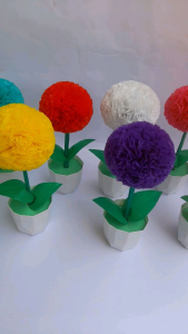 Bunga Pompom dari Plastik Kresek Tinggi 25 cm Bunga dan pot tanaman artifisial