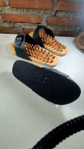 Sandal kesehatan terapi sandal reumatik kayu pilihan sandal terapi