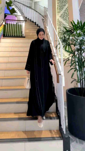 Kinara Abaya Salur: Abaya Polos Kombinasi Salur Black & Gold