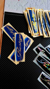 Stiker Emblem Prestige 3D Timbul: Desain Premium & Dekorasi Interior