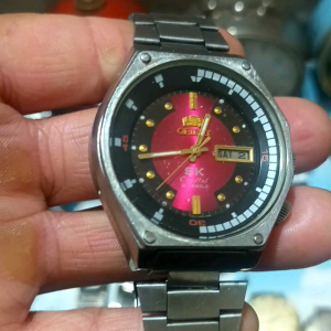 Đồng hồ SK mặt đỏ lửa zin cổ đời trung sưu tầm nguyên Zin