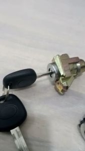 KUNCI PINTU / DOOR KEY SET TOYOTA INNOVA KANAN DAN KIRI (2PCS)