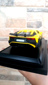 Lamborghini Aventador LP740 Die-Cast 1/32 1:32 Scale Pullback Car Alloy Sports Car Vehicle Model Diecast Alloy Car Model Collection with Light and Sound