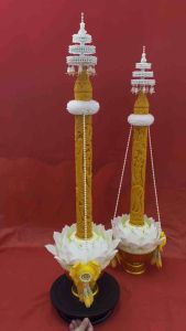 ต้นเทียนพรรษา 1คู่ แกะลาย (ลายต่างแบบ) สูง 90 ซม. กว้าง 6.5 ซม. ต้องการด่วนทักแชทเลยจ้า