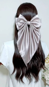 SeeYou! : ร้านไทยงานแฮนด์เมด #โบว์ติดผม สีเทาอมน้ำตาล ผ้าซาตินญี่ปุ่นไม่เกี่ยวเป็นขุยง่าย งานสวยเรียบร้อยดูหรูหรา