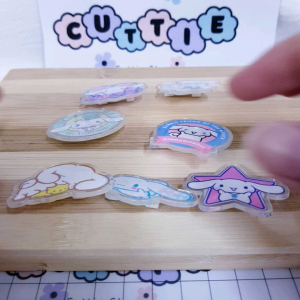 三丽鸥玉桂狗亚克力胸针 书包包包笔盒服饰背包挂件可爱卡通别针徽章配件 Sanrio Cinnamoroll Kids Diy Decoration Brooch Acrylic Cartoon Cute Badge Pin School Pencil Bag Kerongsang Tudung Budak Hiasan Beg Jewelry Gift for Kids Girls Hadiah Kanak XZ29