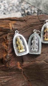 จี้ท้าวเวสสุวรรณสีเงิน สีทอง สามกษัตริย์เงินเเท้92.5% ราคาโรงงาน คุณภาพดีราคาถูกที่สุด (ไม่ใช่เงินผสม หรือเงินชุบ)